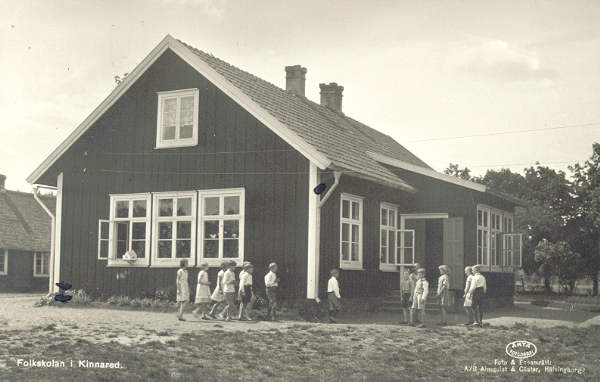 Historiskt vykort från omkring 1945: Kinnareds folkskola, Kinnared